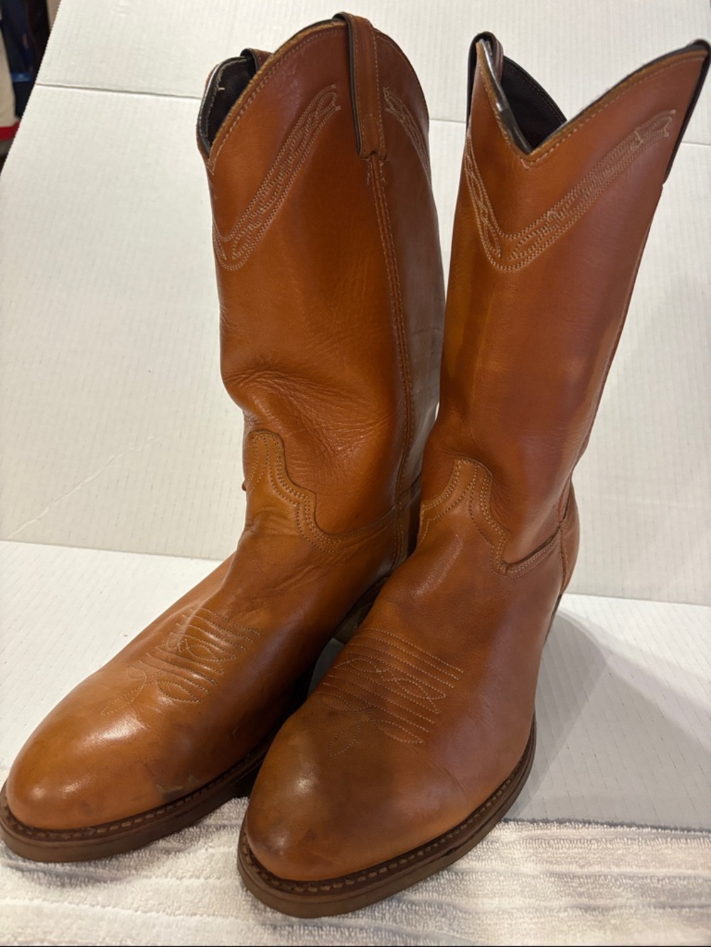 Vibram Men's size 11 Brown Leather Cowboy Boots with decorative stitching